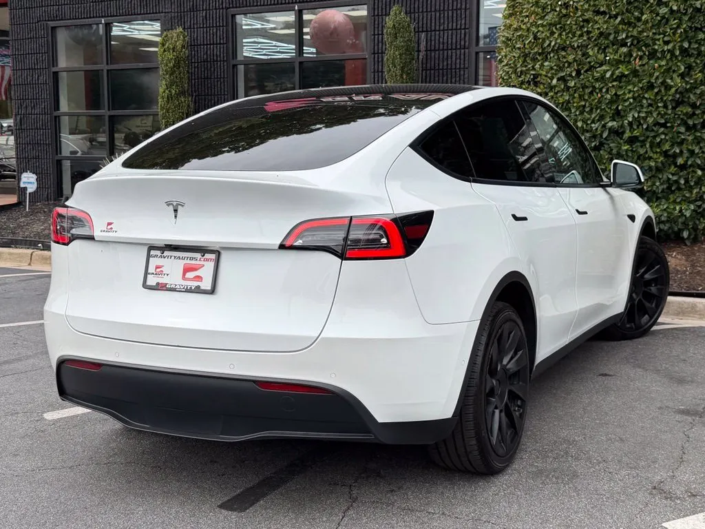 Tesla Model Y photo 12