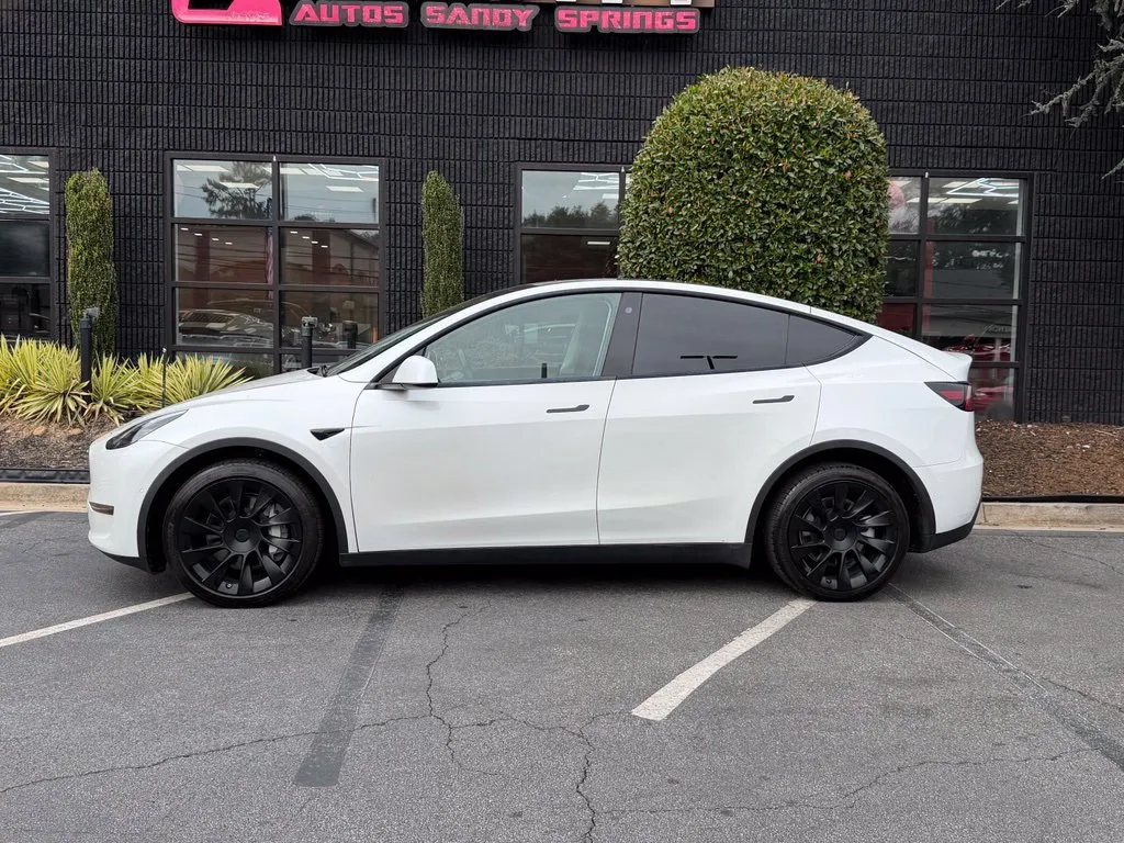 Tesla Model Y photo 9