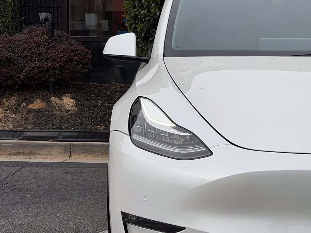 Tesla Model Y photo 4