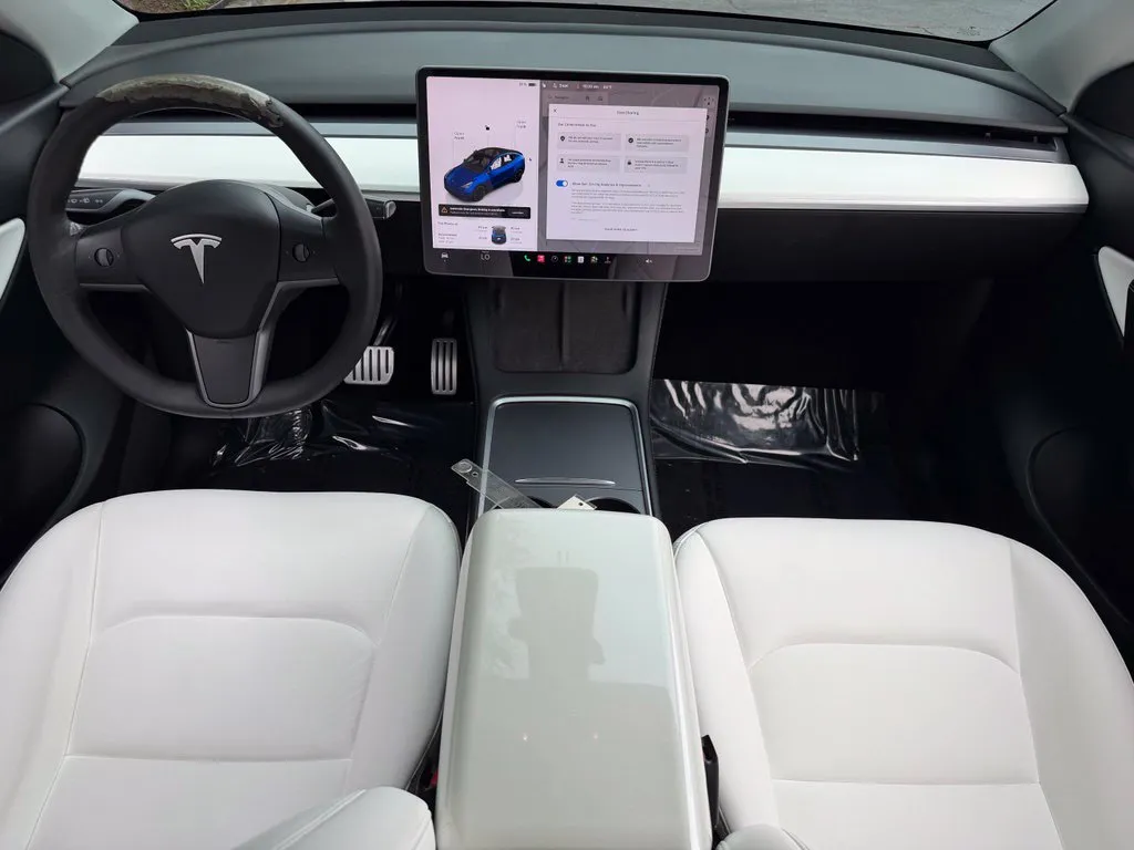 Tesla Model Y photo 40