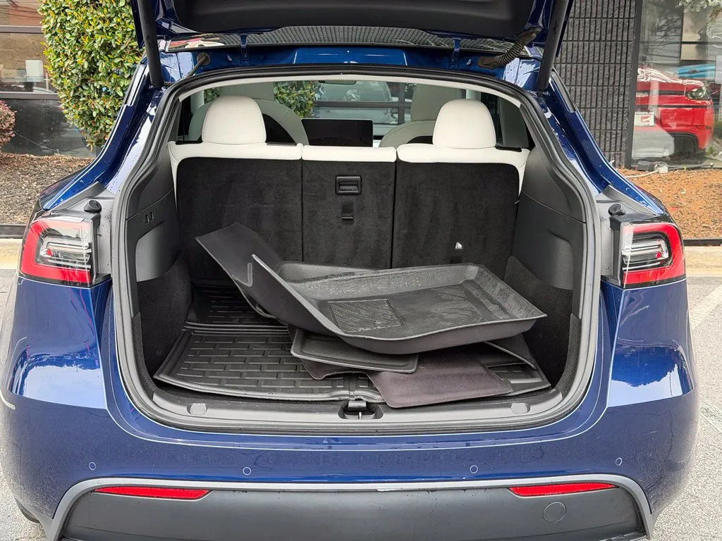 Tesla Model Y photo 18