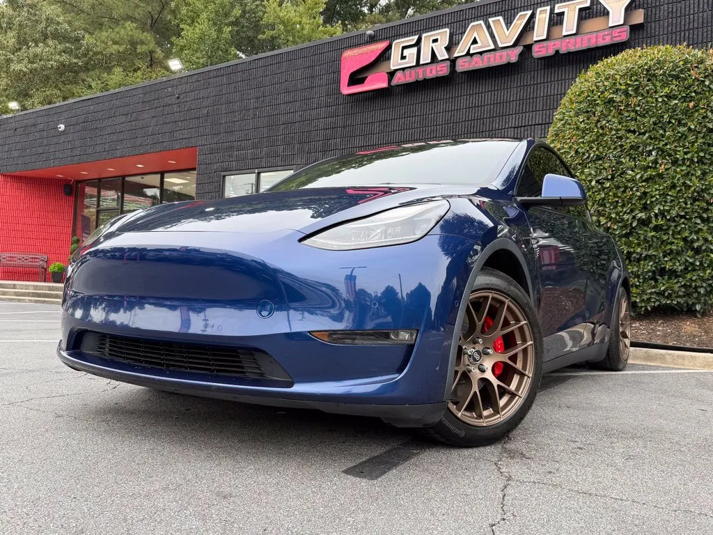 Tesla Model Y photo 2