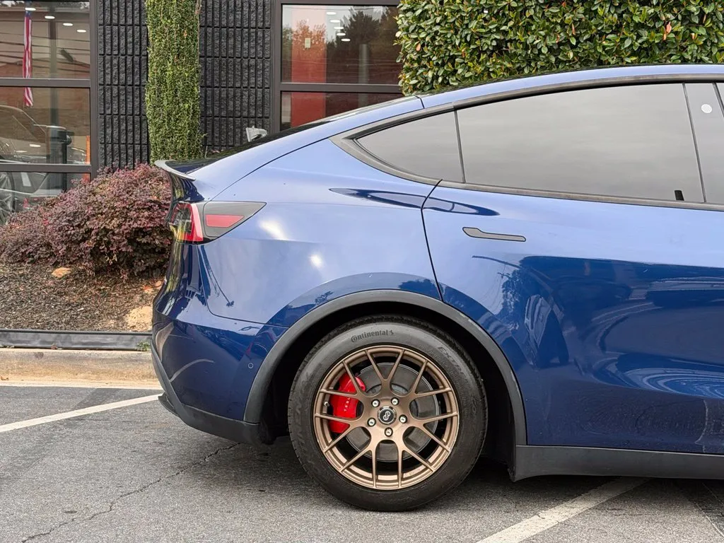 Tesla Model Y photo 22