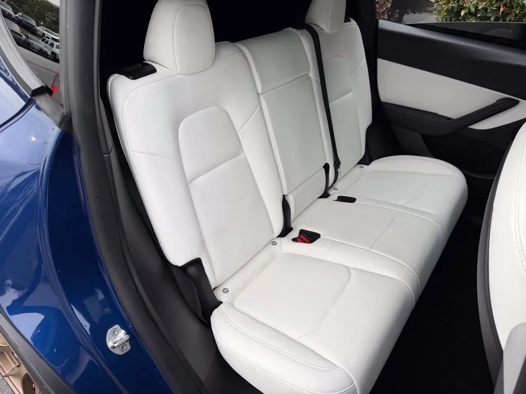 Tesla Model Y photo 39