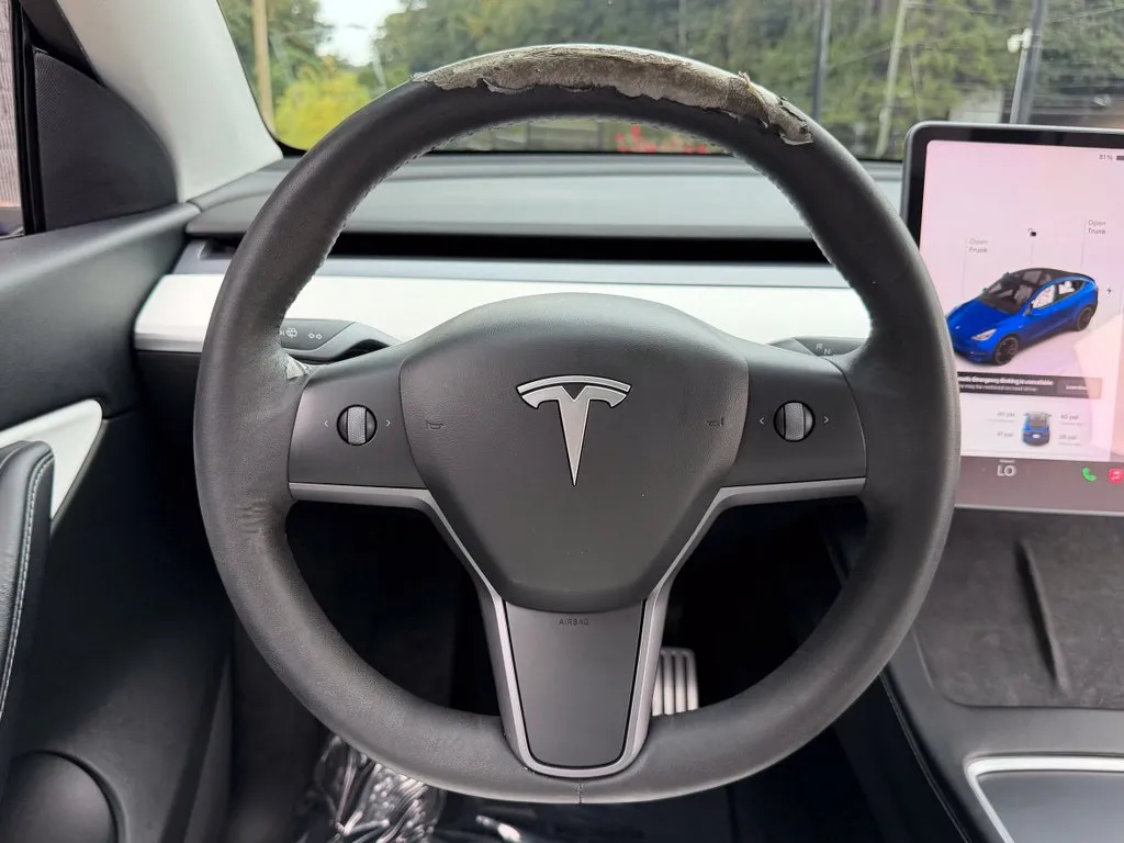 Tesla Model Y photo 43