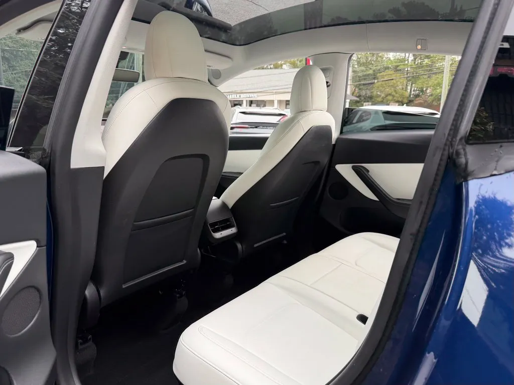 Tesla Model Y photo 30