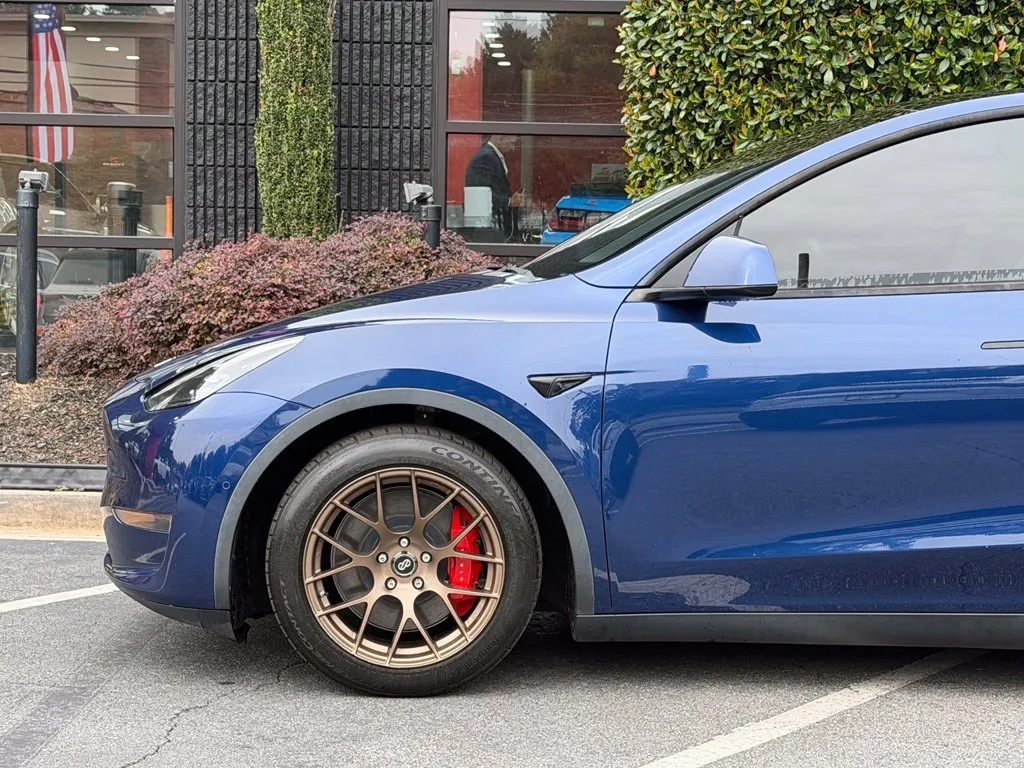 Tesla Model Y photo 10