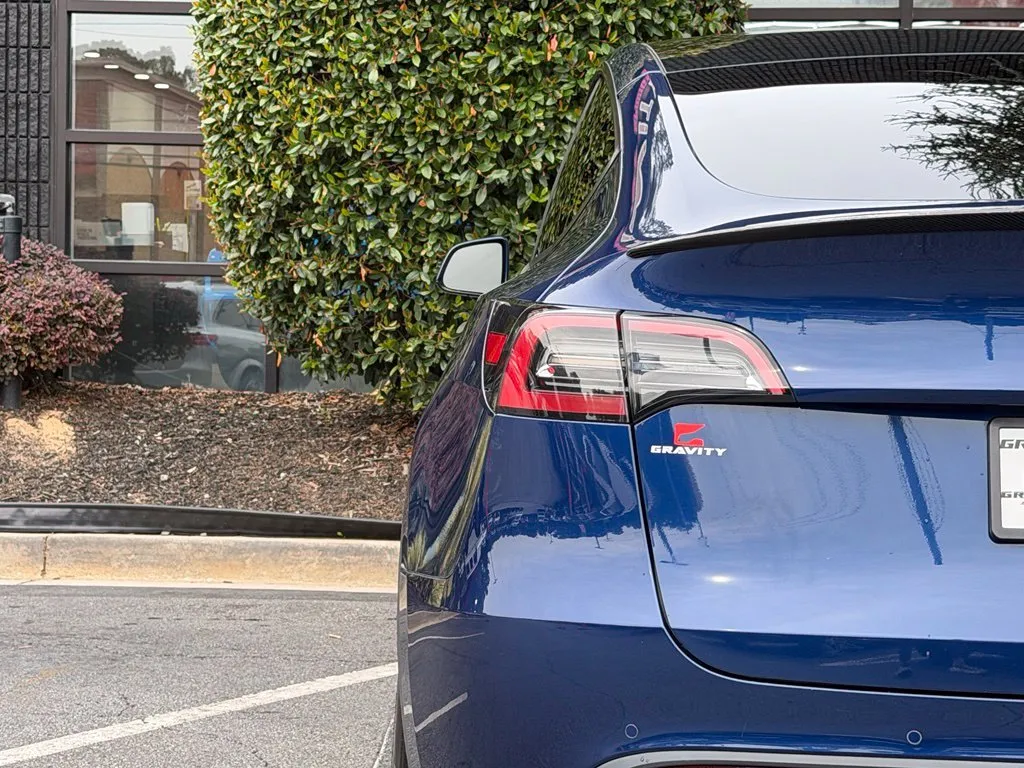 Tesla Model Y photo 15