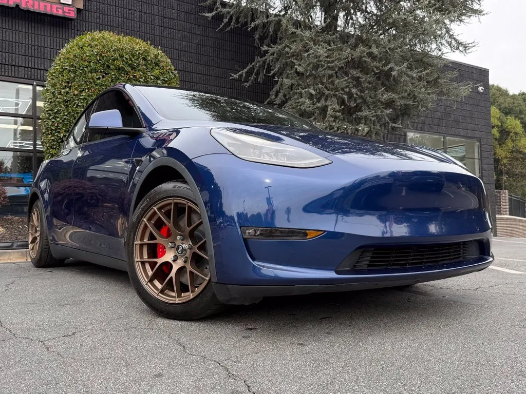 Tesla Model Y photo 8