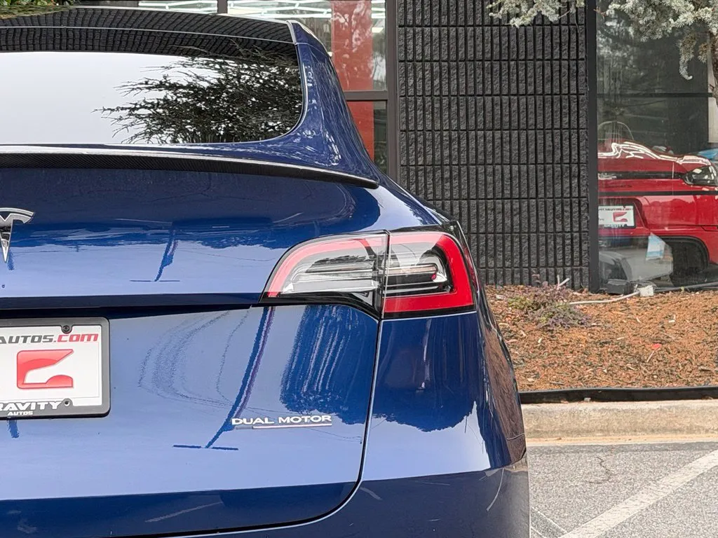 Tesla Model Y photo 16