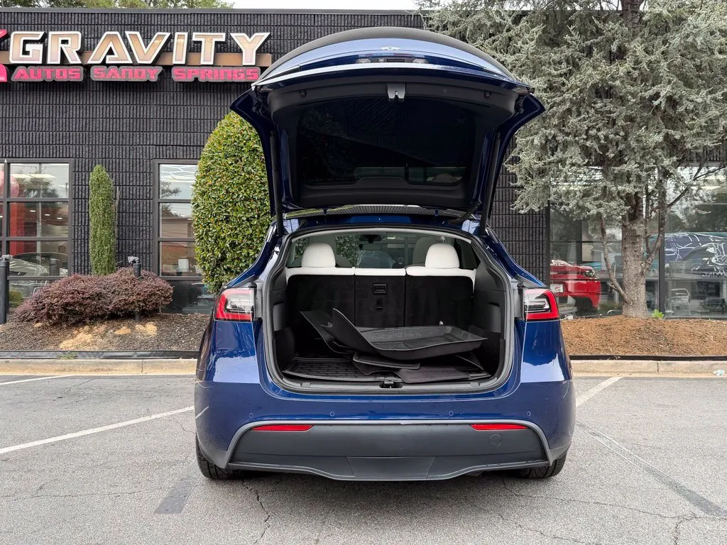 Tesla Model Y photo 17