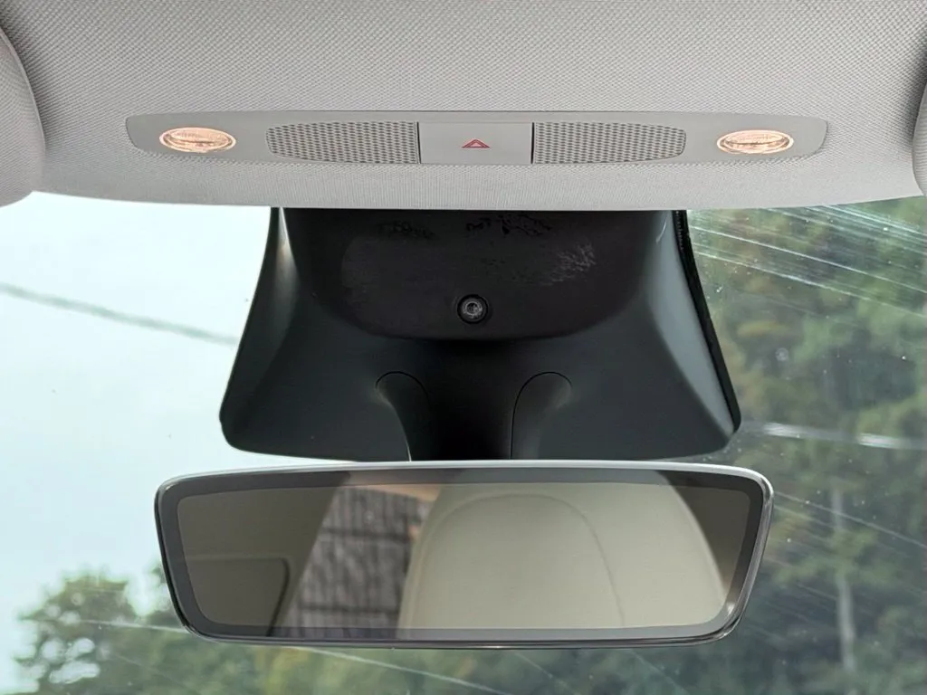 Tesla Model Y photo 48