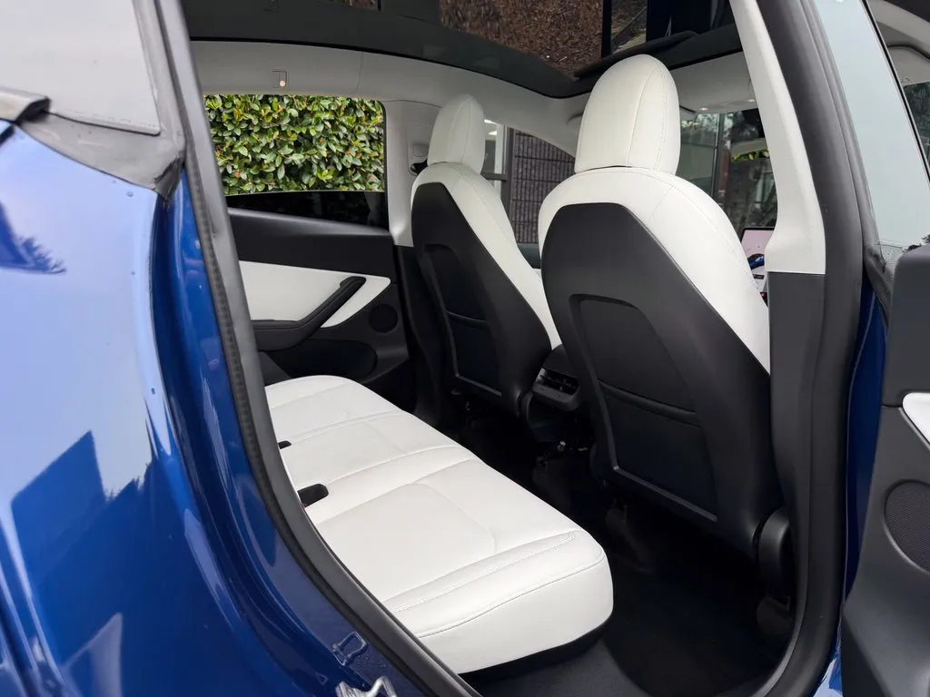 Tesla Model Y photo 38