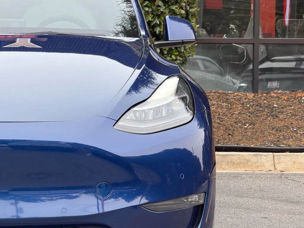 Tesla Model Y photo 5