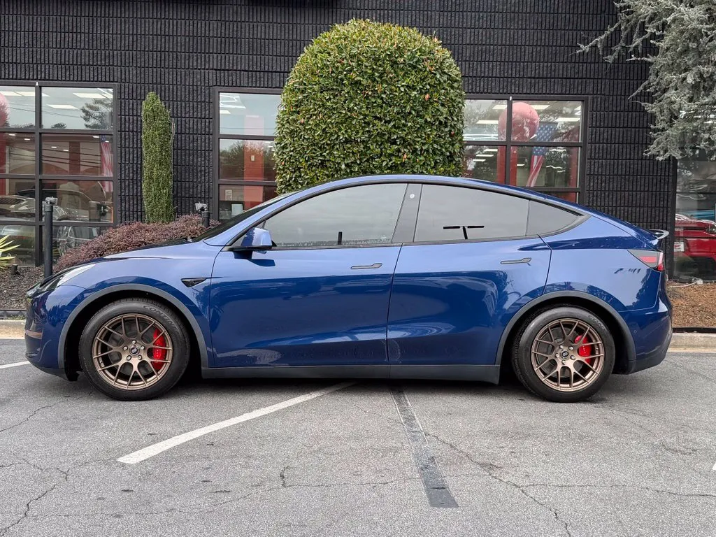 Tesla Model Y photo 9
