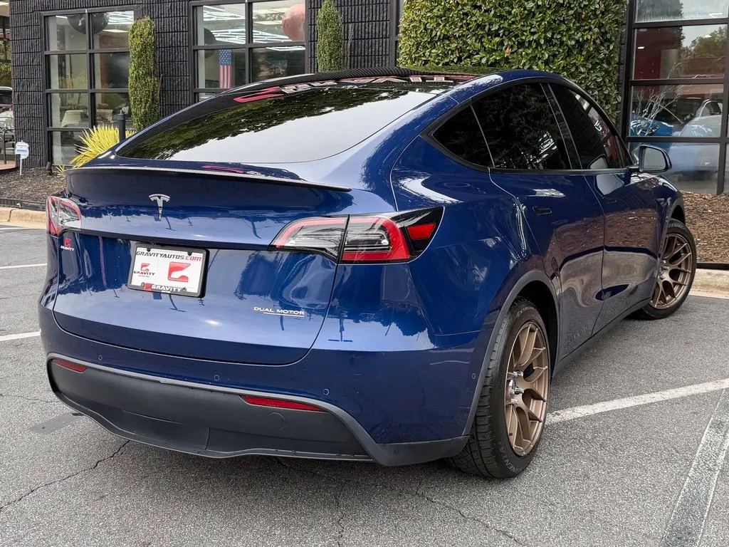 Tesla Model Y photo 12