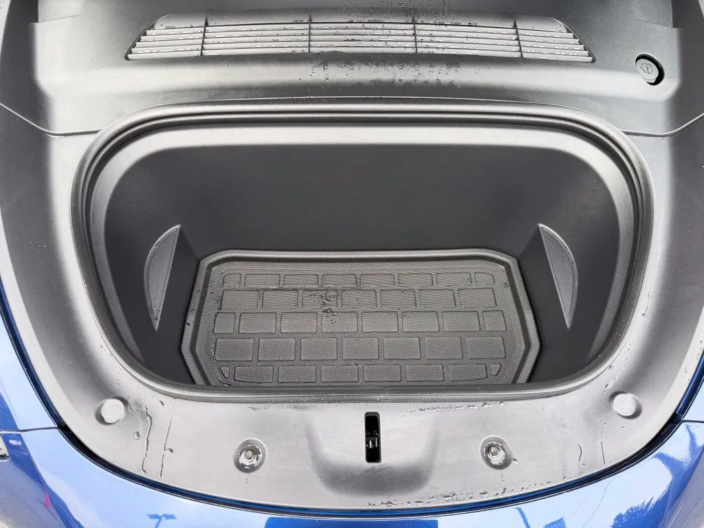 Tesla Model Y photo 6