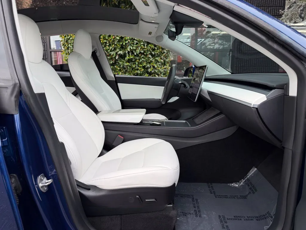 Tesla Model Y photo 33