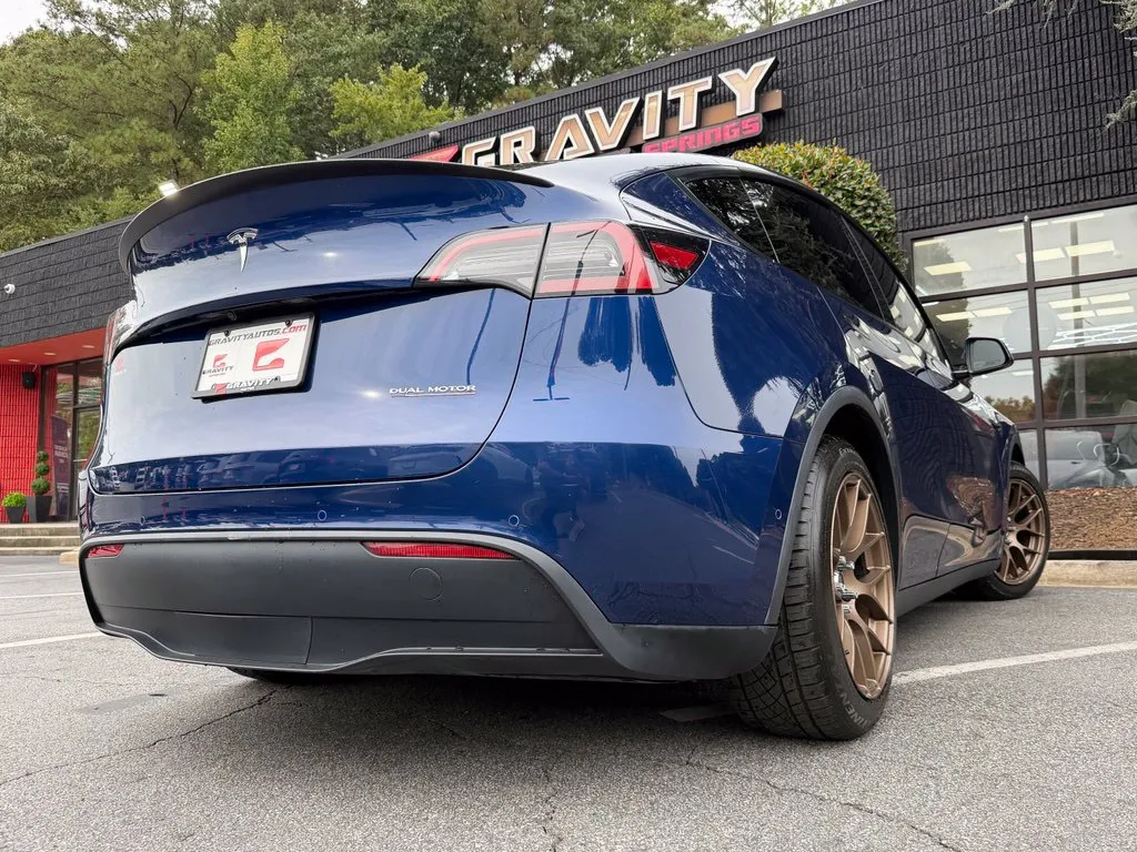 Tesla Model Y photo 13