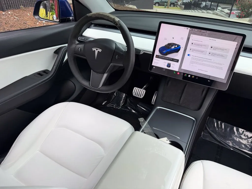 Tesla Model Y photo 41
