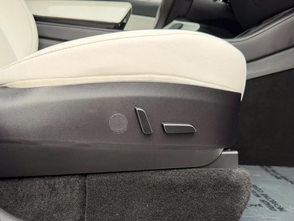 Tesla Model Y photo 35