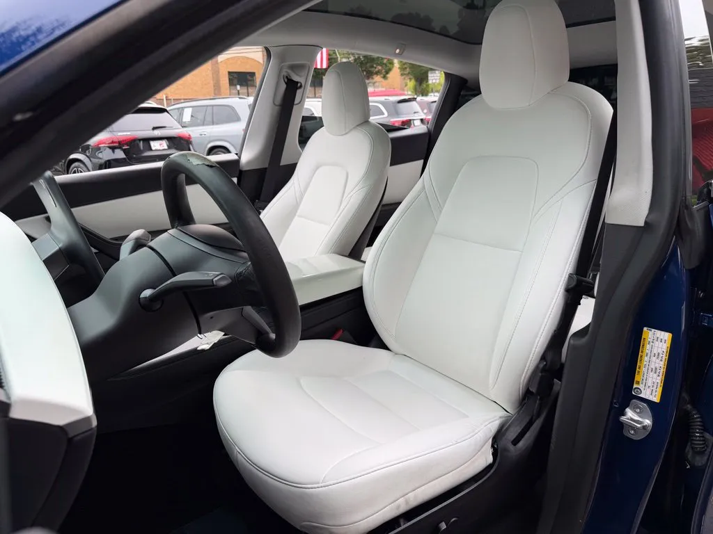 Tesla Model Y photo 26
