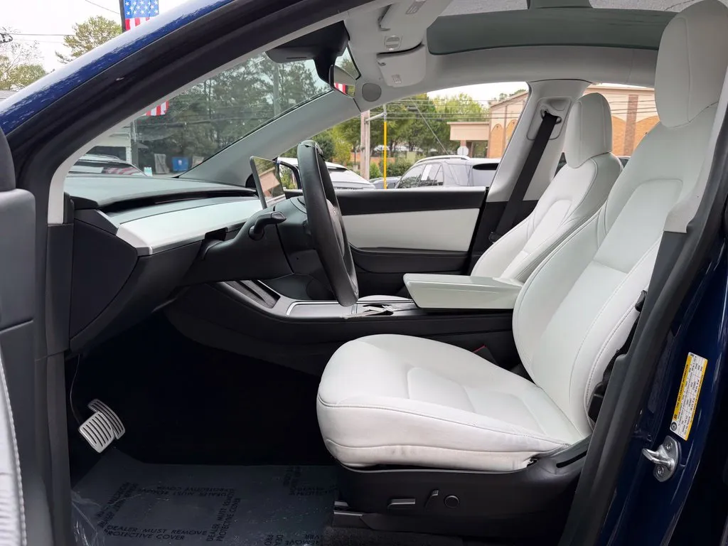 Tesla Model Y photo 25