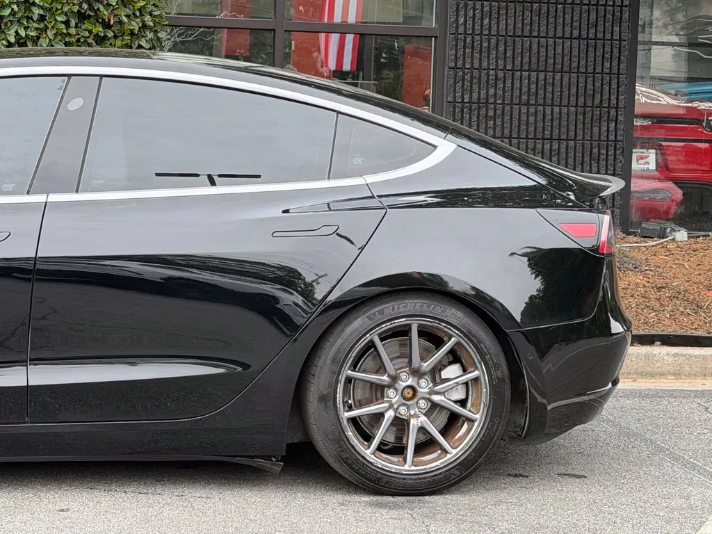 Tesla Model 3 photo 11