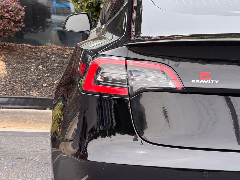 Tesla Model 3 photo 15