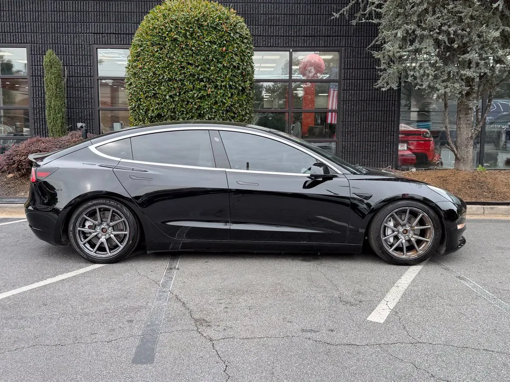 Tesla Model 3 photo 21