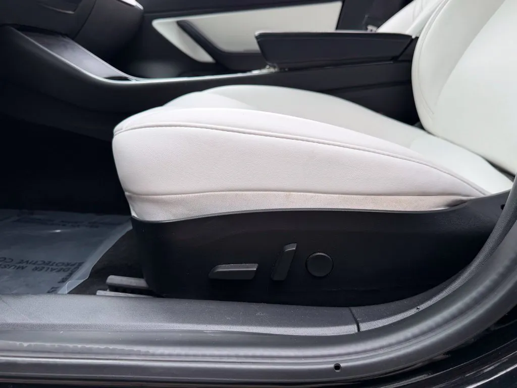 Tesla Model 3 photo 27
