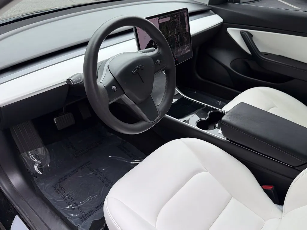 Tesla Model 3 photo 24