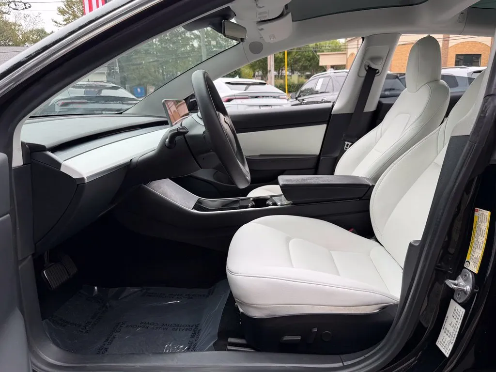 Tesla Model 3 photo 25
