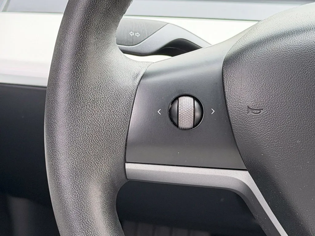 Tesla Model 3 photo 44