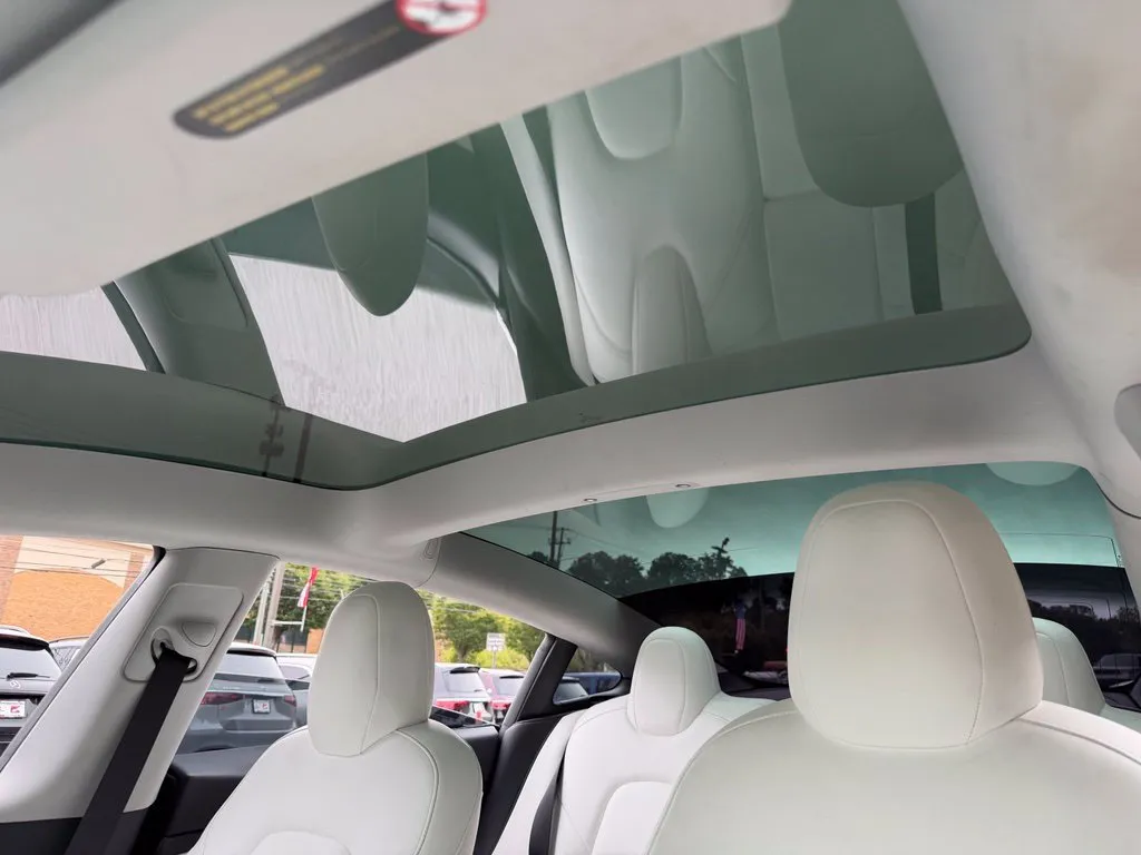 Tesla Model 3 photo 48