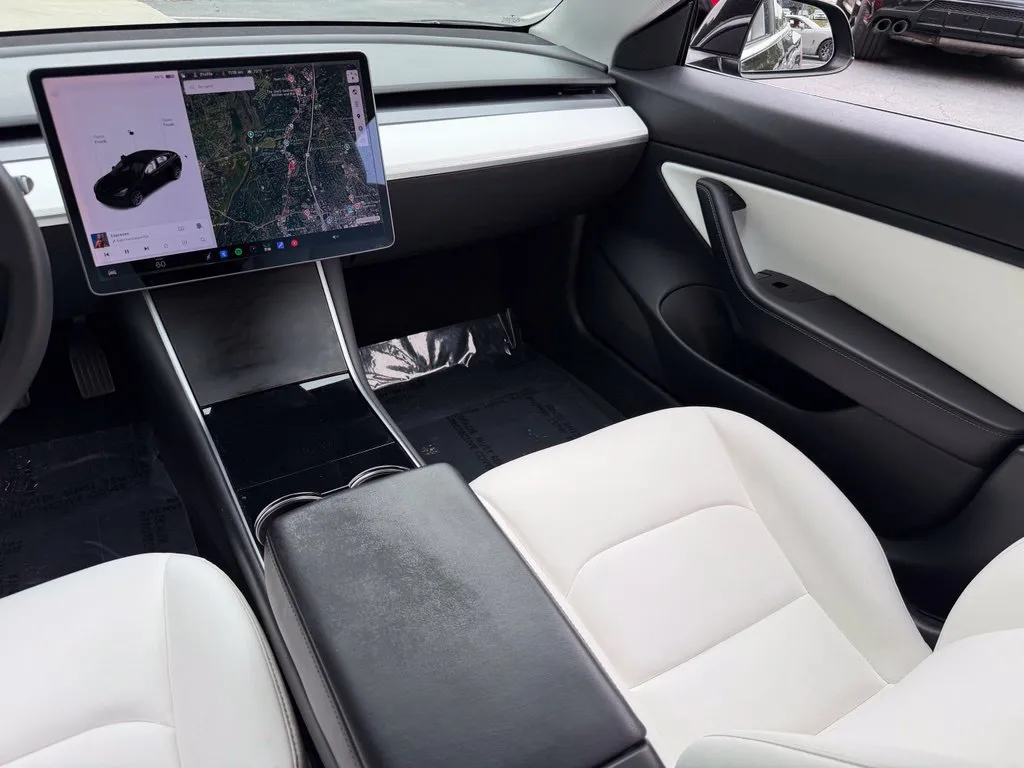Tesla Model 3 photo 42
