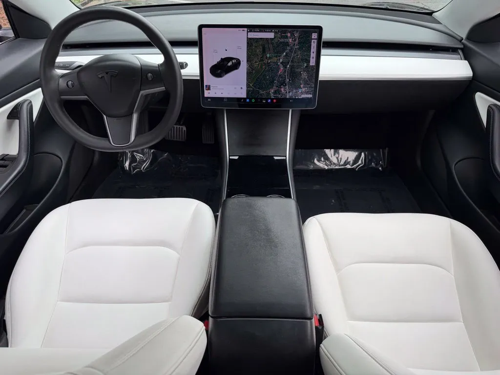 Tesla Model 3 photo 40