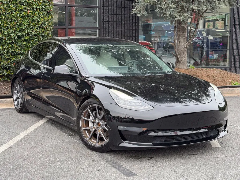 Tesla Model 3 photo 7