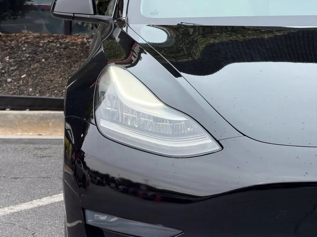 Tesla Model 3 photo 4