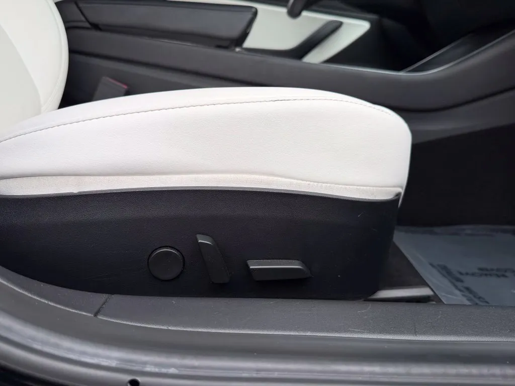 Tesla Model 3 photo 35