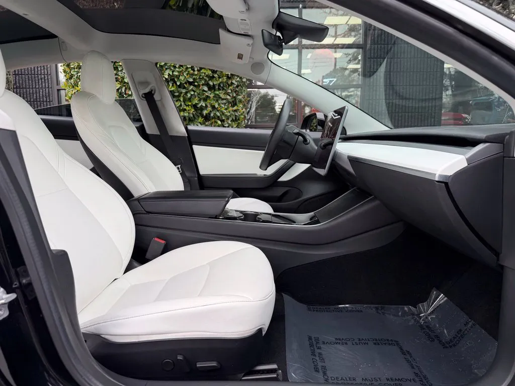 Tesla Model 3 photo 33