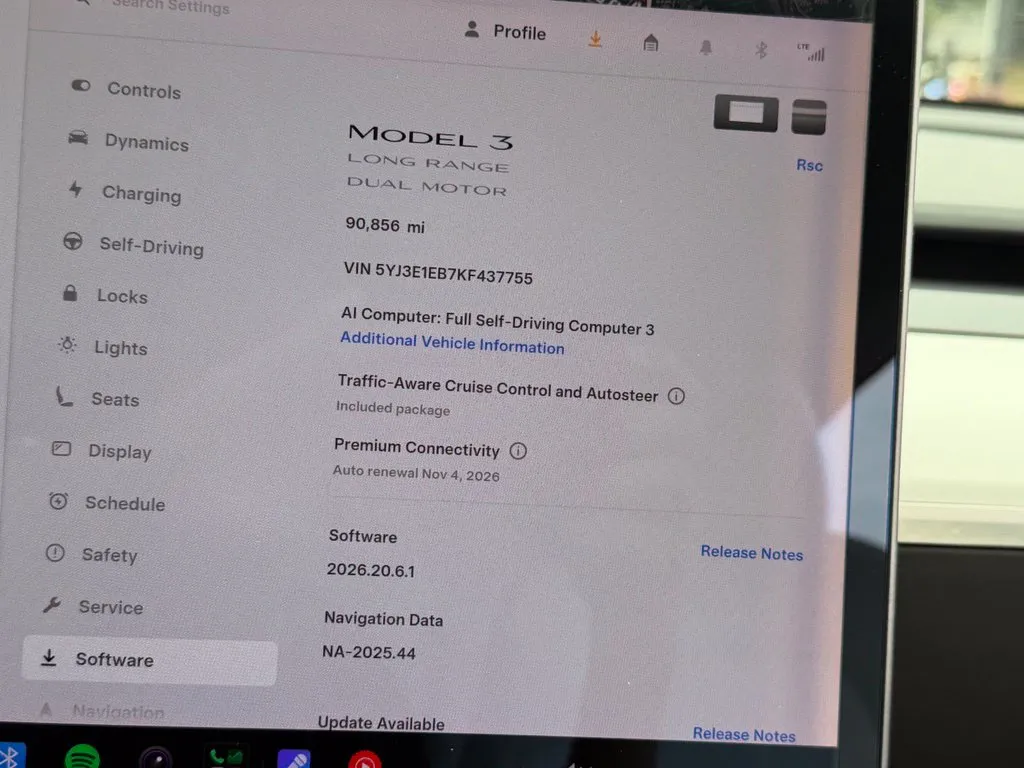 Tesla Model 3 photo 50