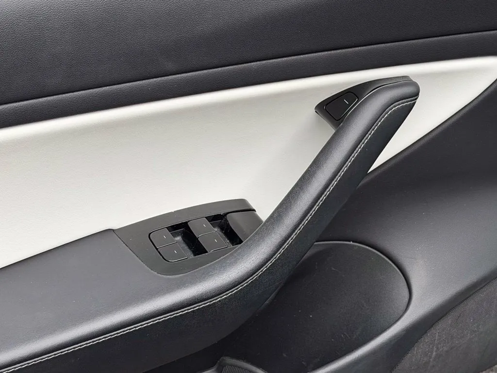 Tesla Model 3 photo 29