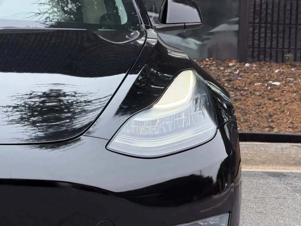 Tesla Model 3 photo 5