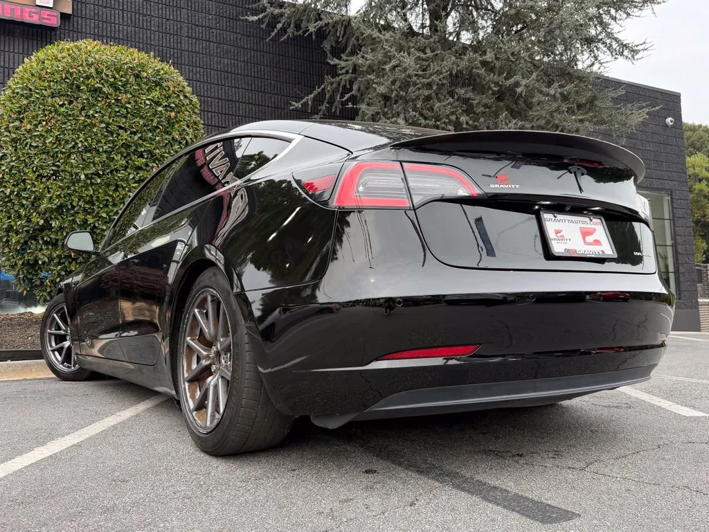 Tesla Model 3 photo 20