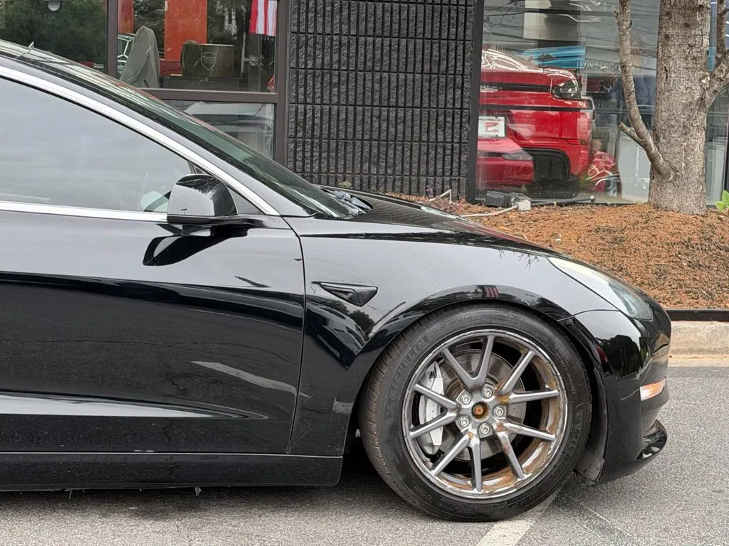 Tesla Model 3 photo 23