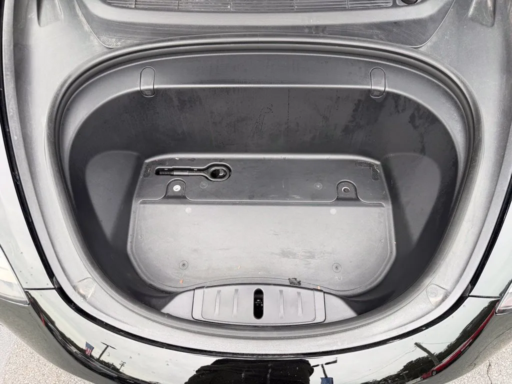 Tesla Model 3 photo 6