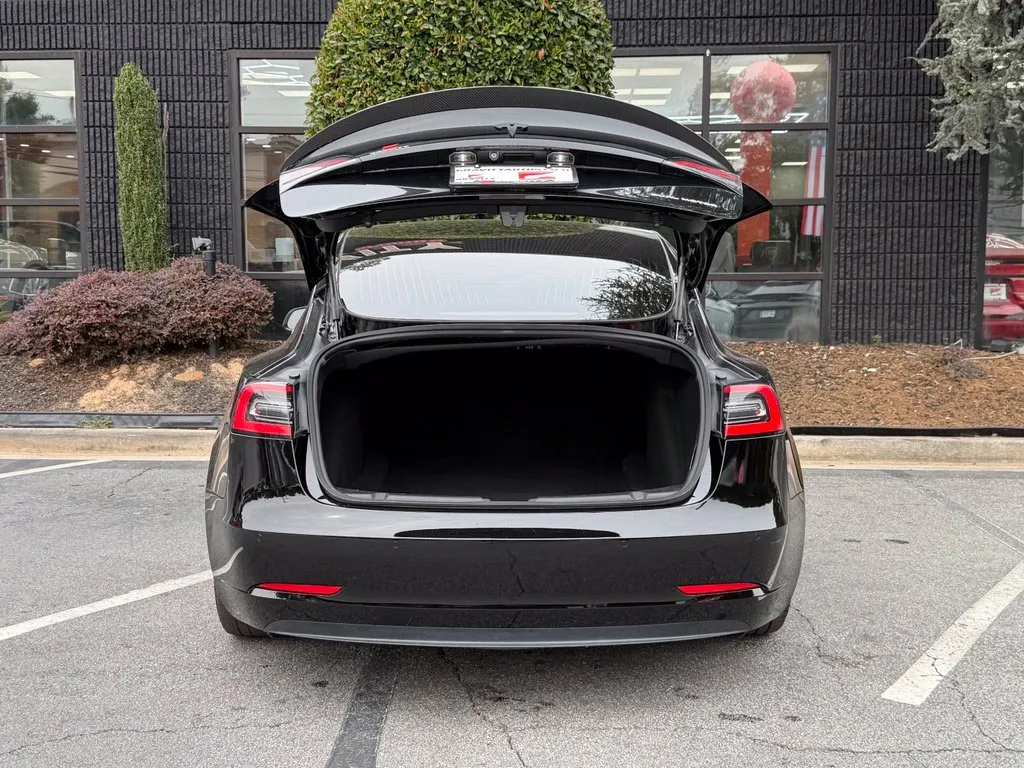 Tesla Model 3 photo 17