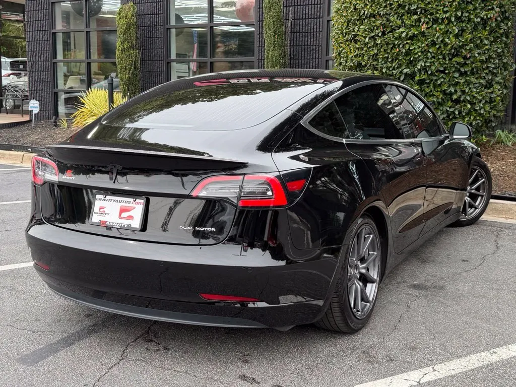 Tesla Model 3 photo 12