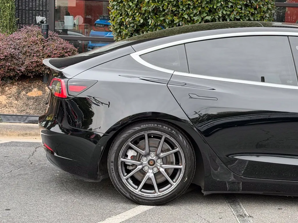 Tesla Model 3 photo 22